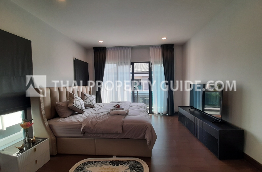 House with Shared Pool in Bangnatrad 